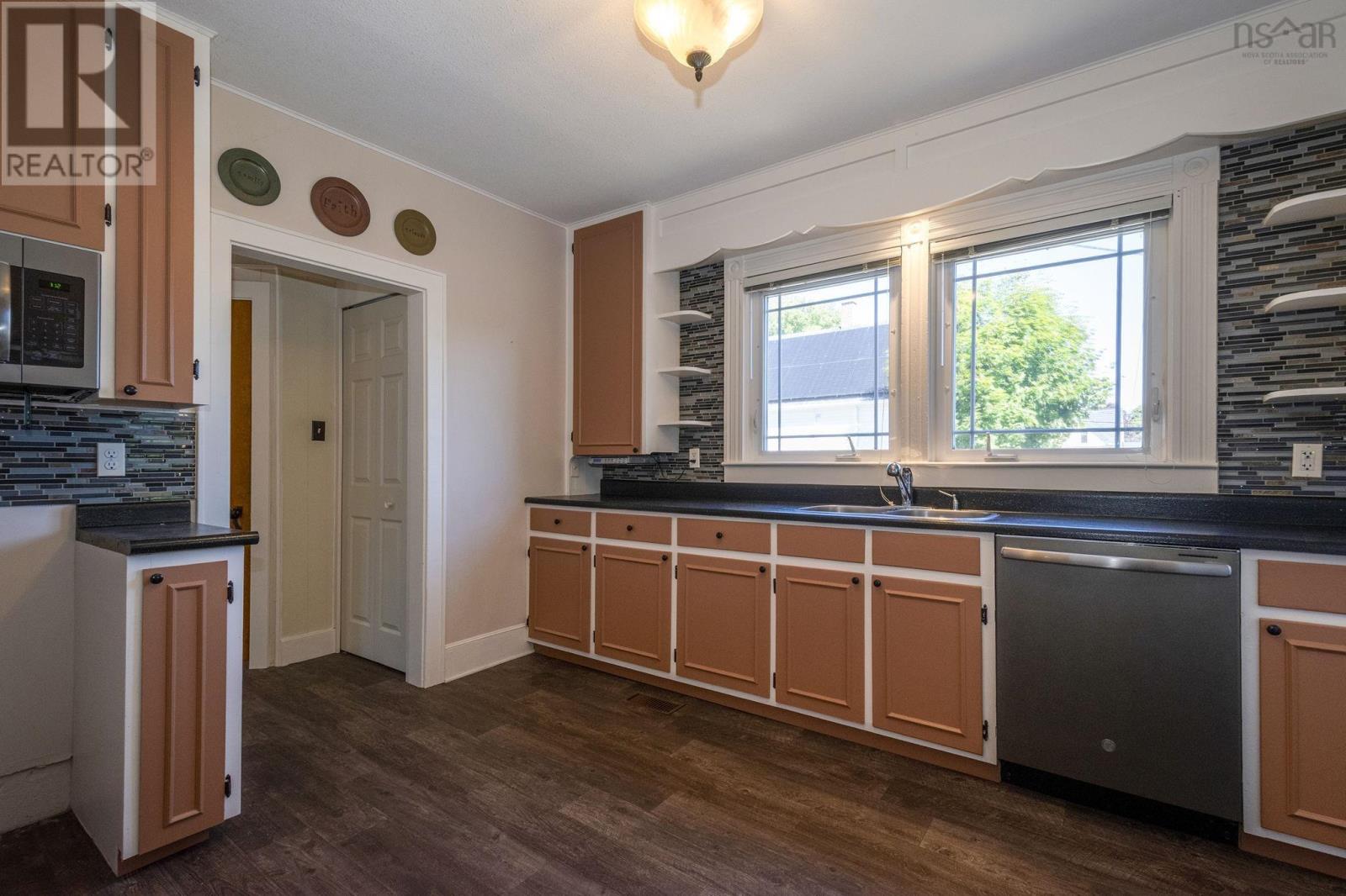 419 Main Street, Middleton, Nova Scotia  B0S 1M0 - Photo 5 - 202523707