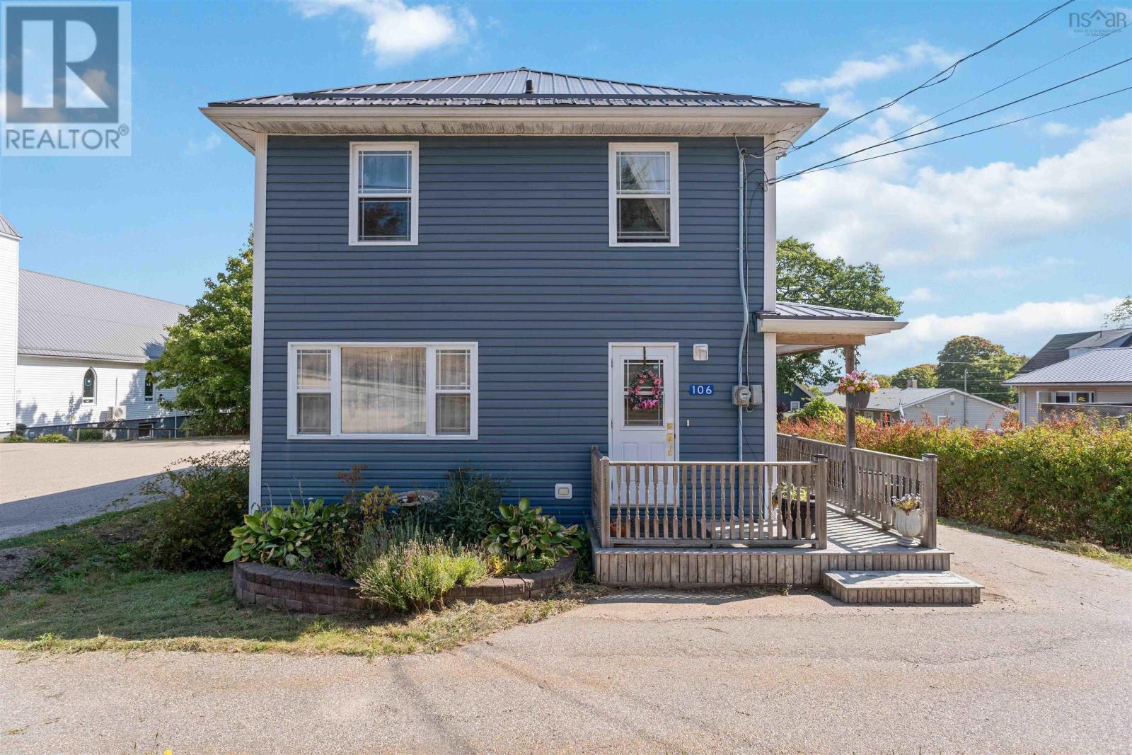 106 Queen Street, Digby, Nova Scotia  B0V 1A0 - Photo 2 - 202523858