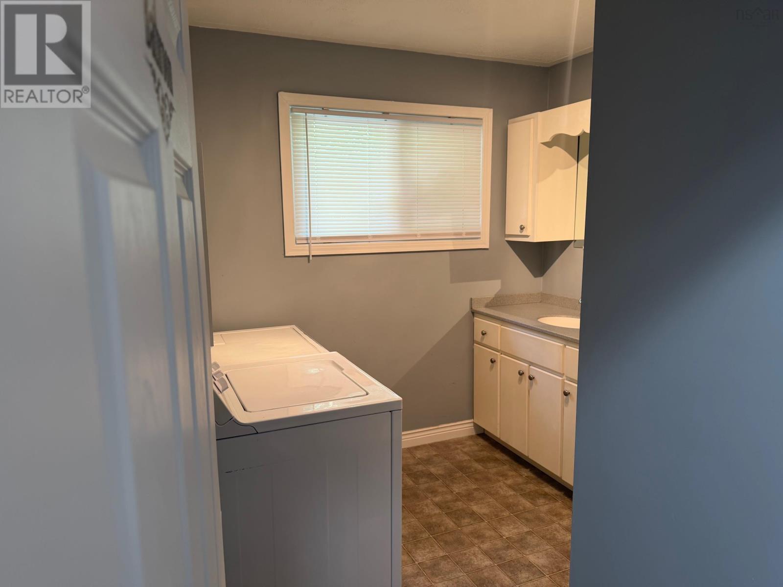 24 Highland Street, Sydney, Nova Scotia  B1P 4H9 - Photo 18 - 202523944