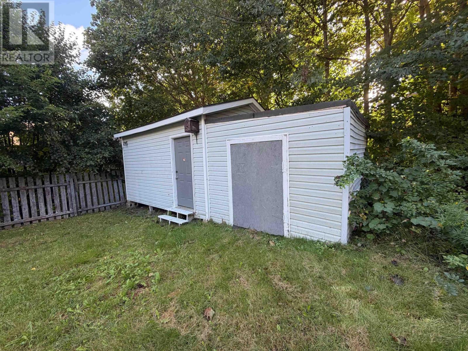 24 Highland Street, Sydney, Nova Scotia  B1P 4H9 - Photo 3 - 202523944