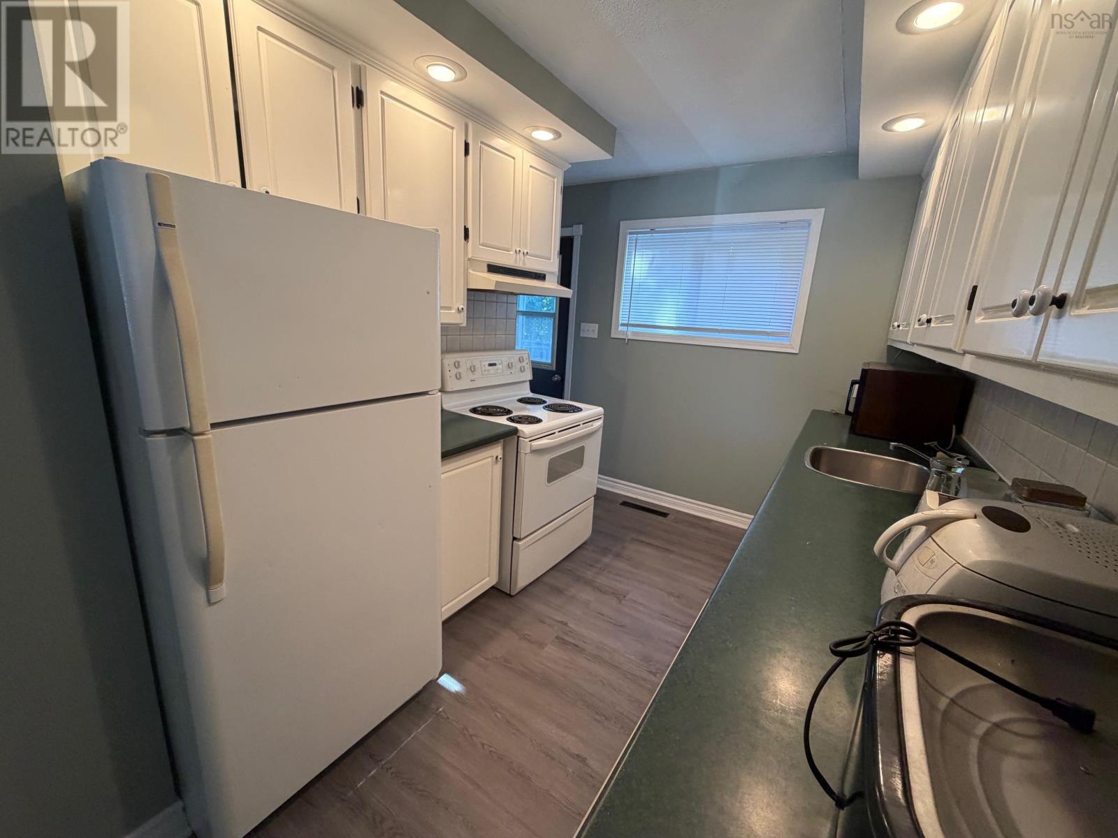 24 Highland Street, Sydney, Nova Scotia  B1P 4H9 - Photo 6 - 202523944