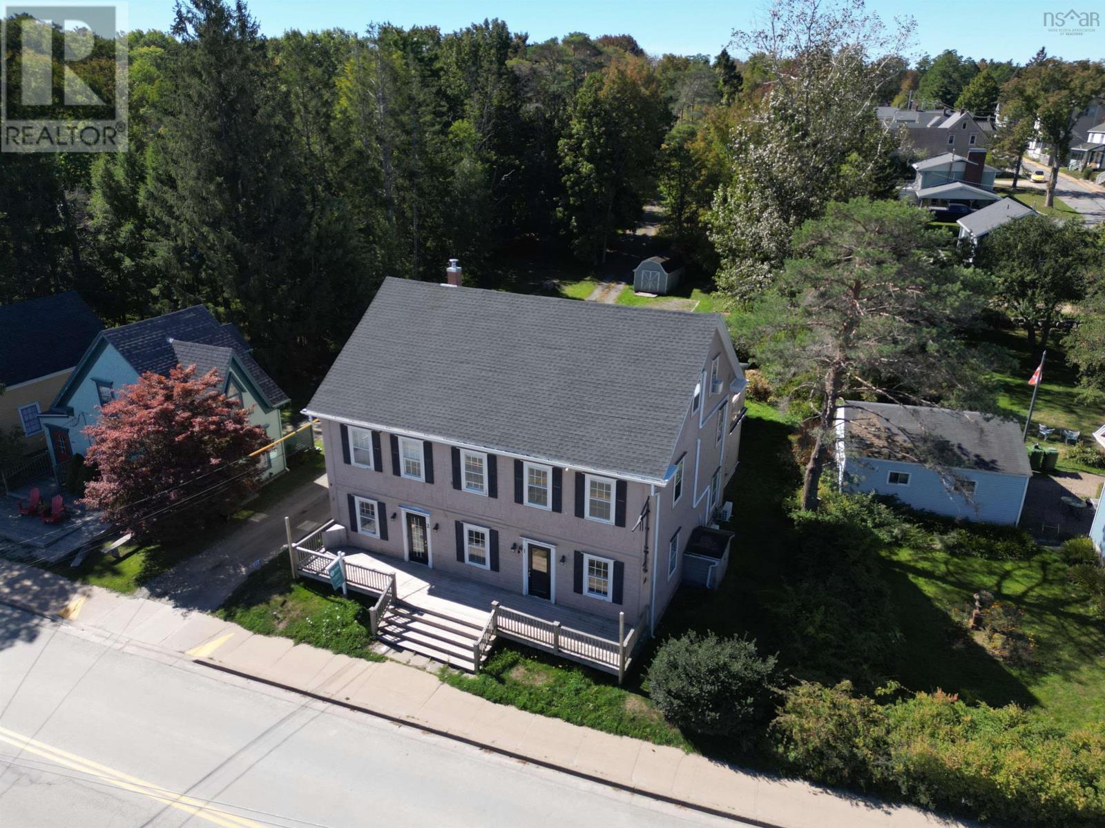 662 Main Street, Mahone Bay, Nova Scotia  B0J 2E0 - Photo 2 - 202523964
