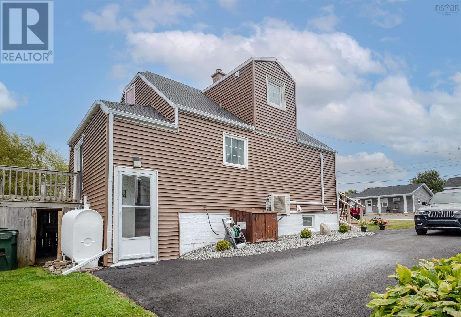 3 Essex Street, Glace Bay, Nova Scotia  B1A 5H3 - Photo 4 - 202524198