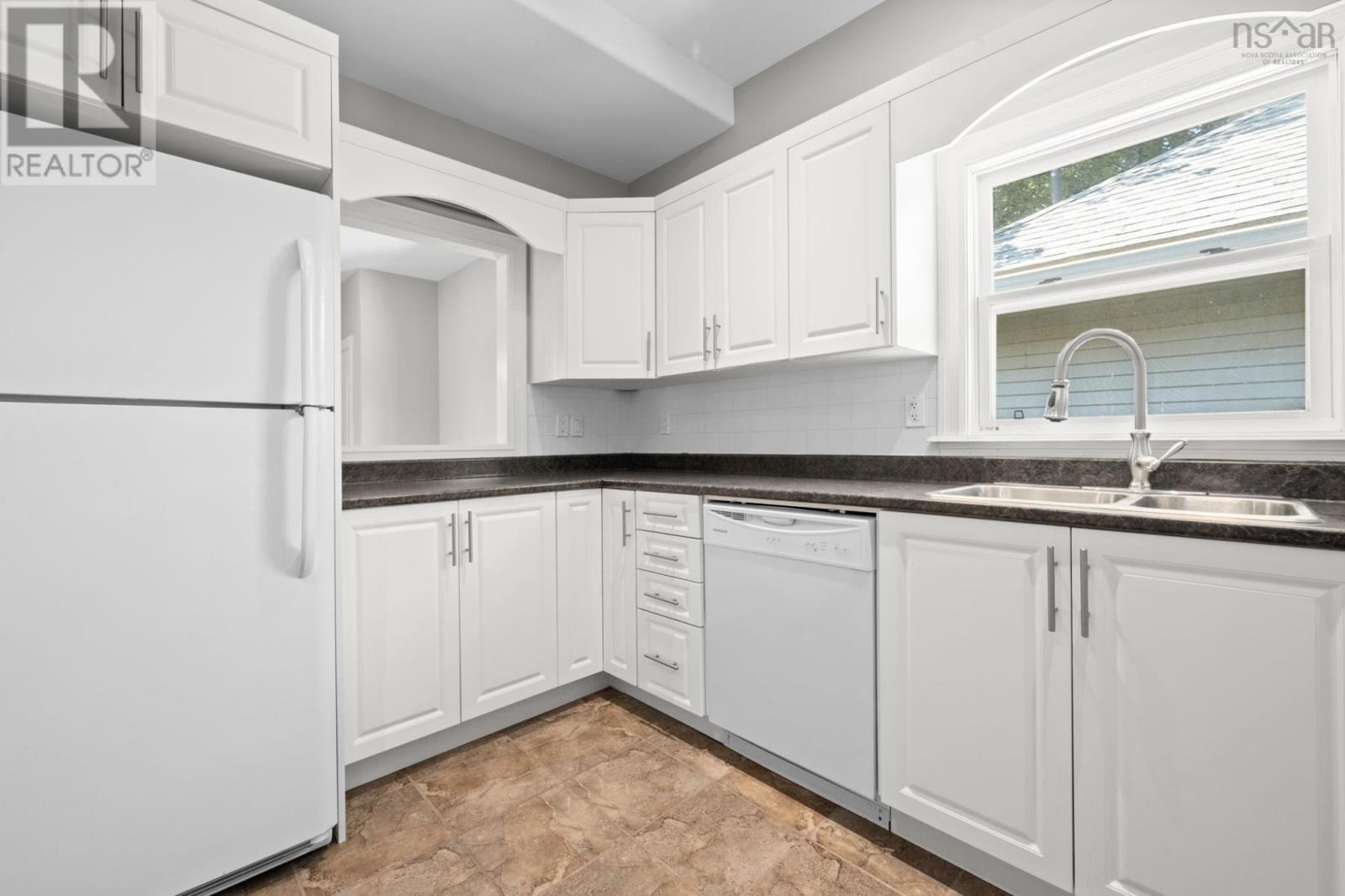 6354 Pepperell Street, Halifax, Nova Scotia  B3H 2P4 - Photo 22 - 202524212