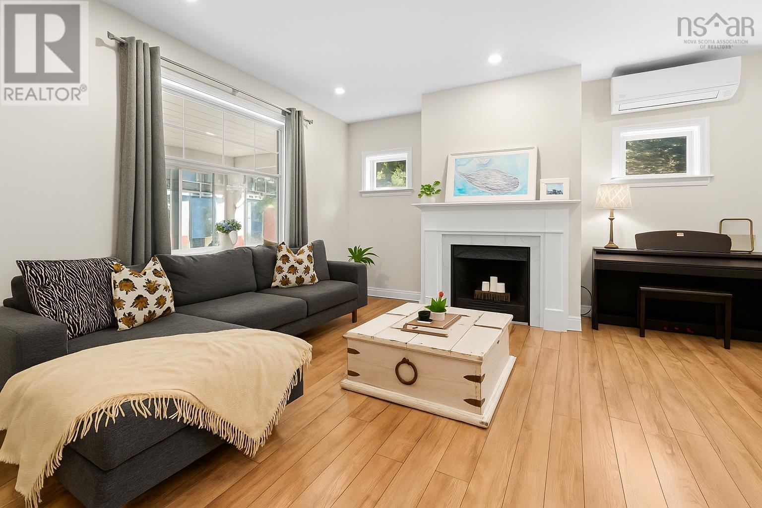 6354 Pepperell Street, Halifax, Nova Scotia  B3H 2P4 - Photo 5 - 202524212