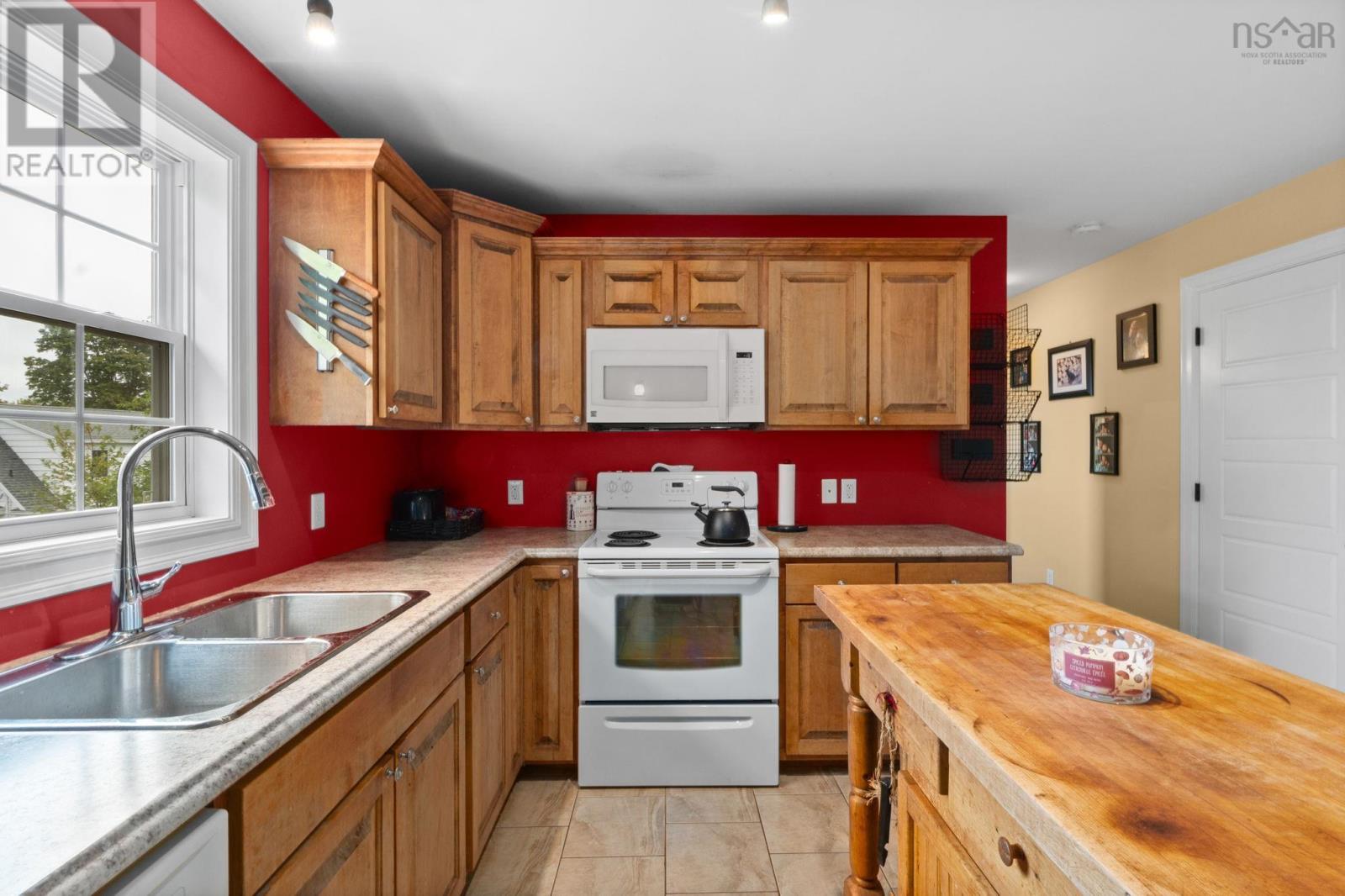 28 Forest Hill Road, Bridgewater, Nova Scotia  B4V 1T8 - Photo 10 - 202524313