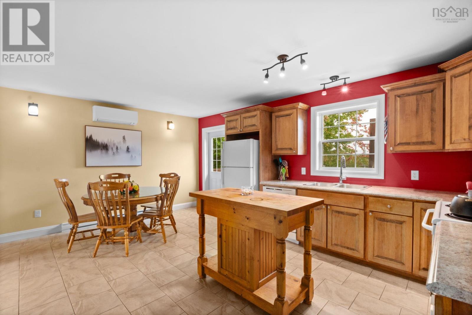 28 Forest Hill Road, Bridgewater, Nova Scotia  B4V 1T8 - Photo 9 - 202524313