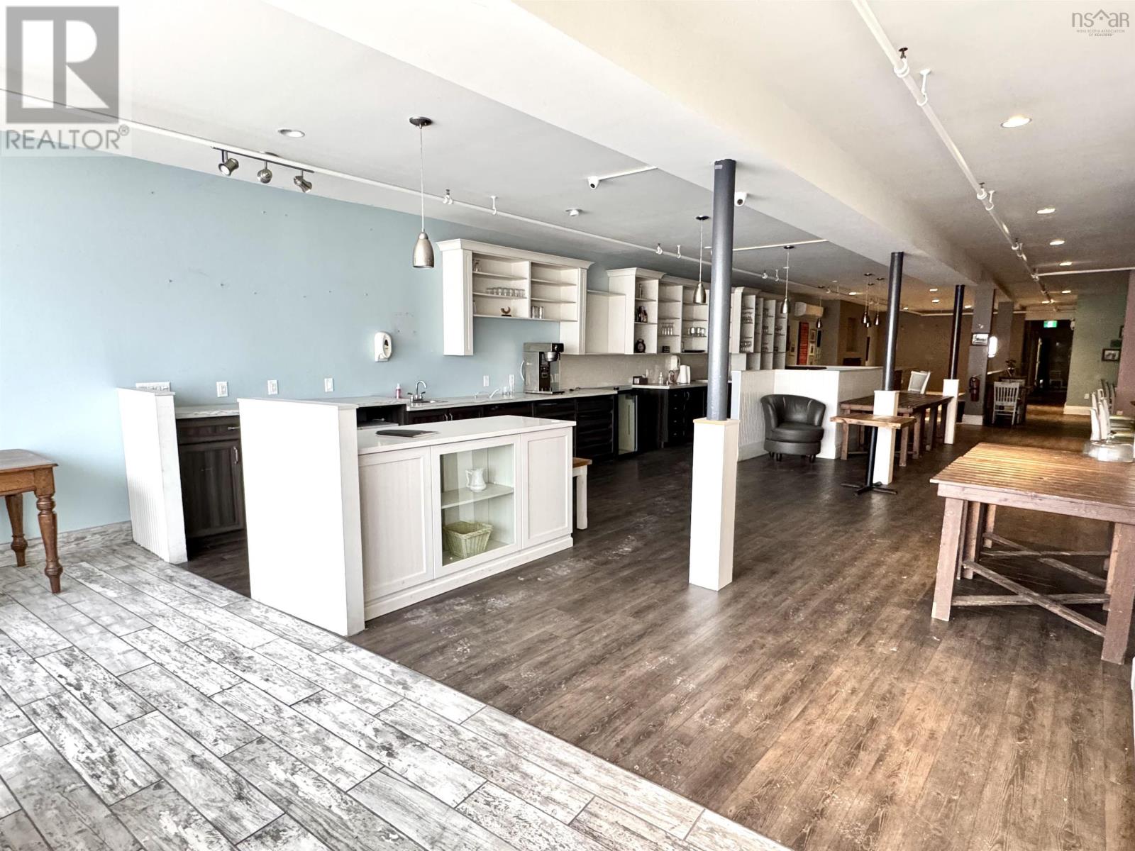 195 Commercial Street, Glace Bay, Nova Scotia  B1A 3B9 - Photo 6 - 202524525