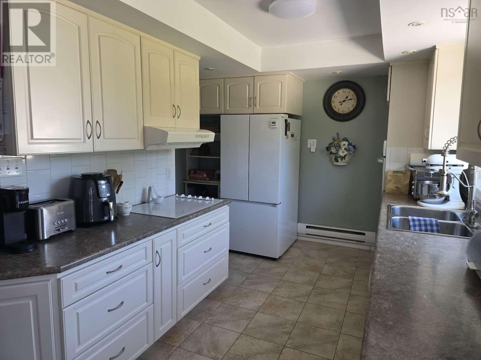 212 Patterson Street, Pictou, Nova Scotia  B0K 1H0 - Photo 8 - 202524749