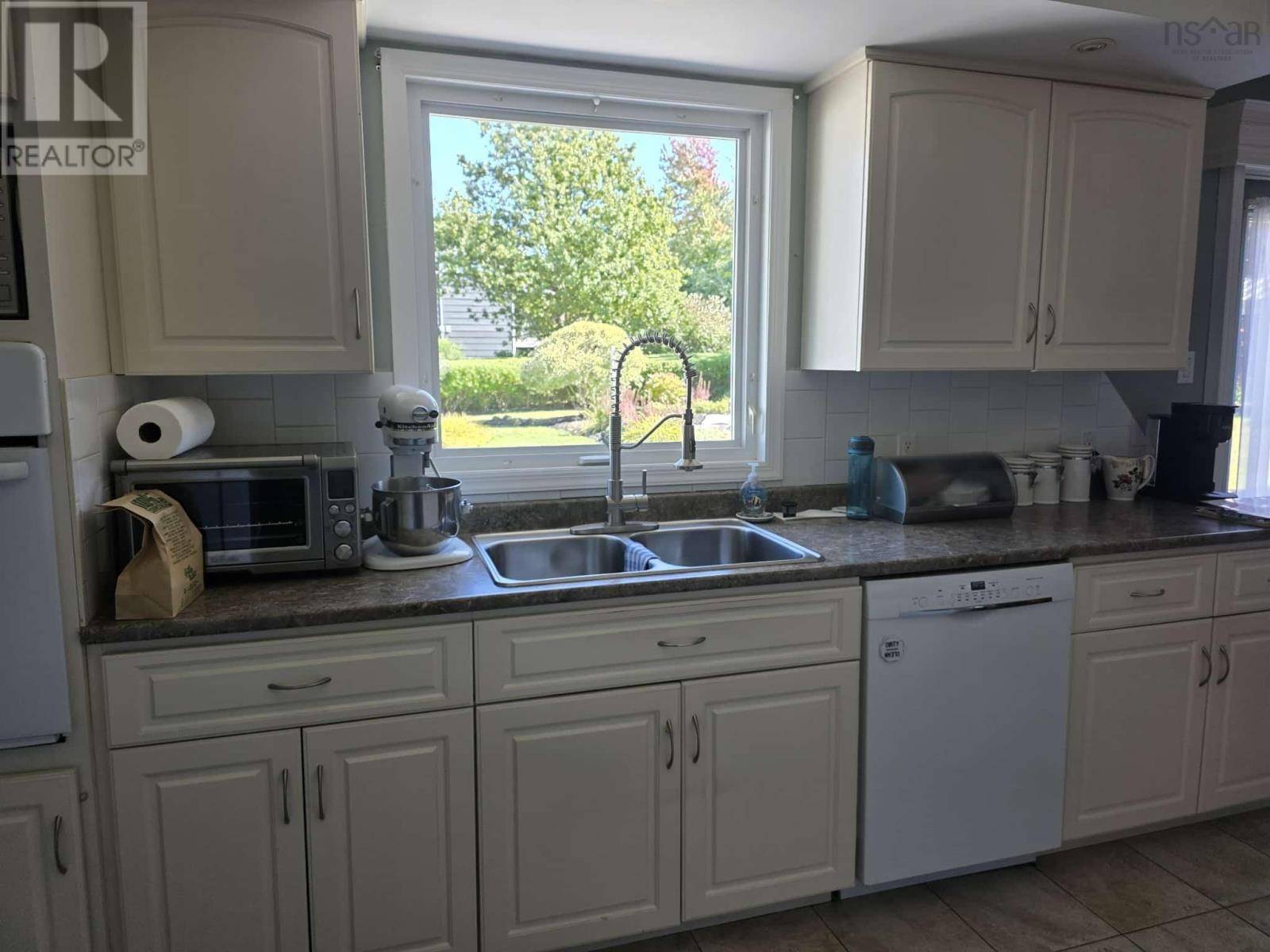 212 Patterson Street, Pictou, Nova Scotia  B0K 1H0 - Photo 9 - 202524749