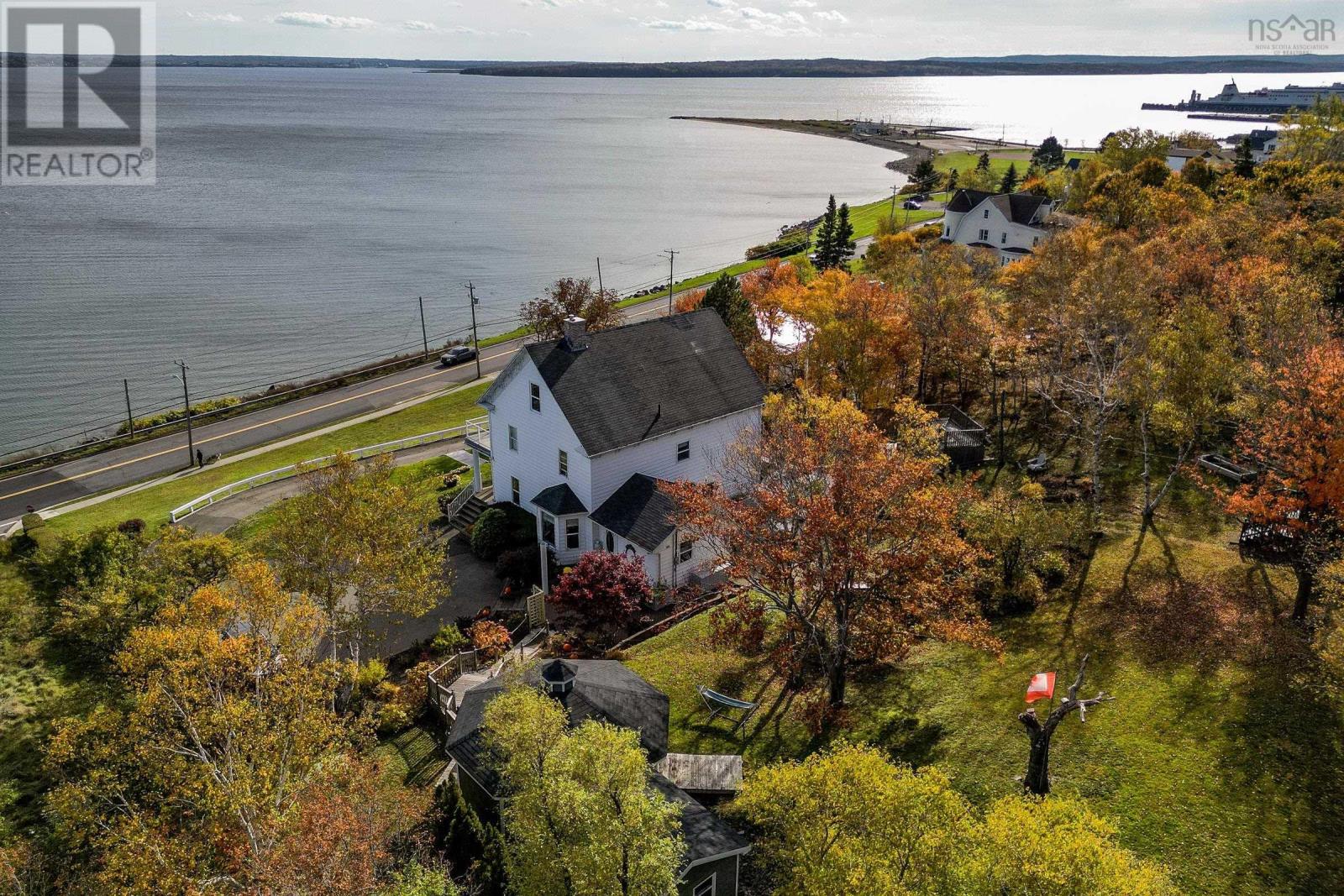 516 Purves Street, North Sydney, Nova Scotia  B2A 1E2 - Photo 4 - 202524944