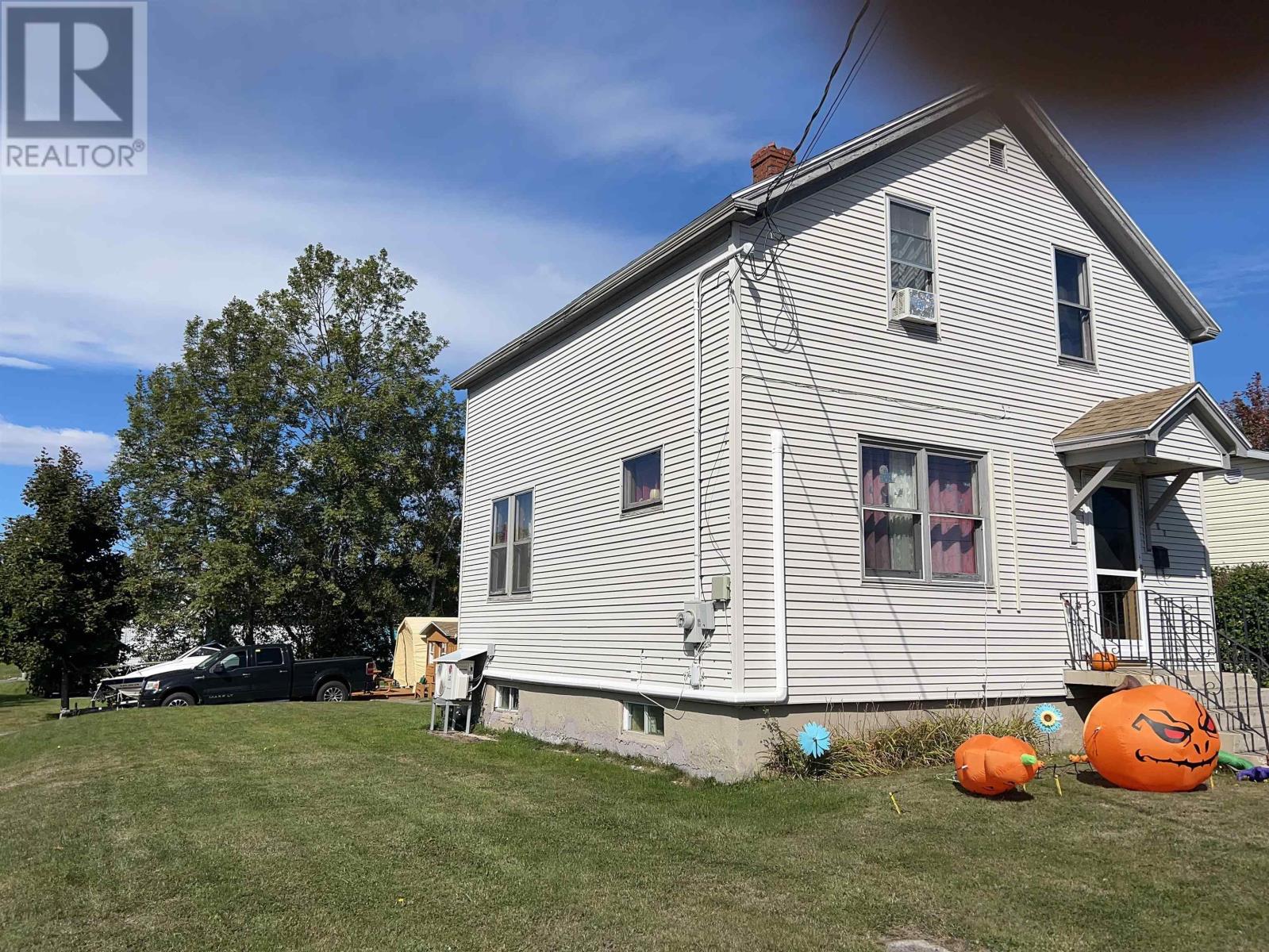 307 Cabot Street, Sydney, Nova Scotia  B1P 4E9 - Photo 2 - 202525043