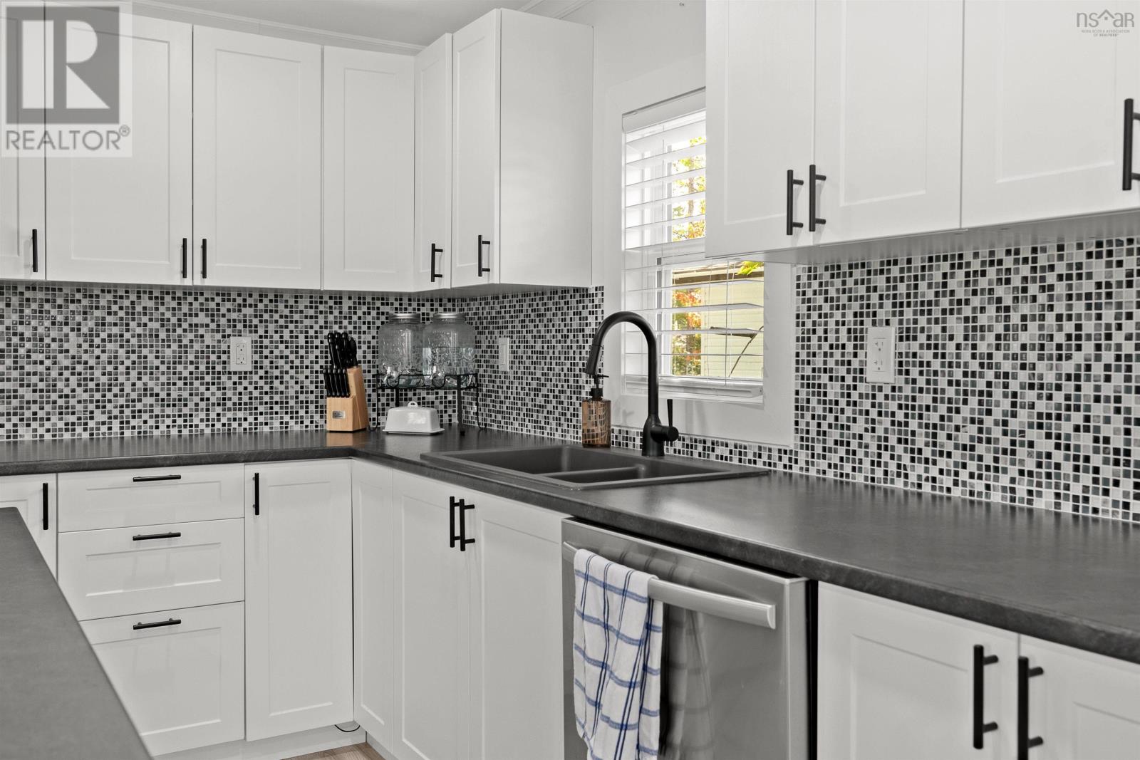 18 Commodore Avenue, Middle Sackville, Nova Scotia  B4E 3B2 - Photo 29 - 202525199