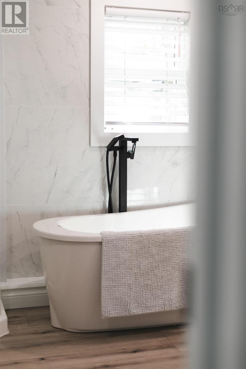 18 Commodore Avenue, Middle Sackville, Nova Scotia  B4E 3B2 - Photo 38 - 202525199