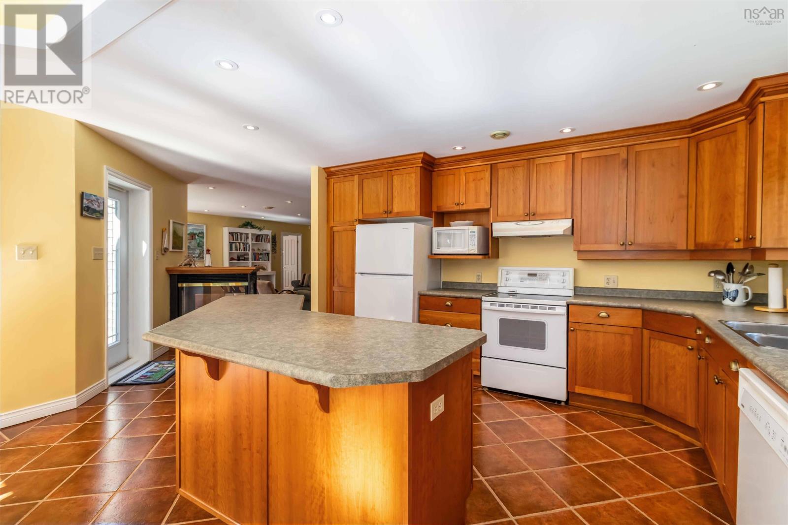 42 Pierce Point Road, Western Head, Nova Scotia  B0T 1K0 - Photo 12 - 202525203