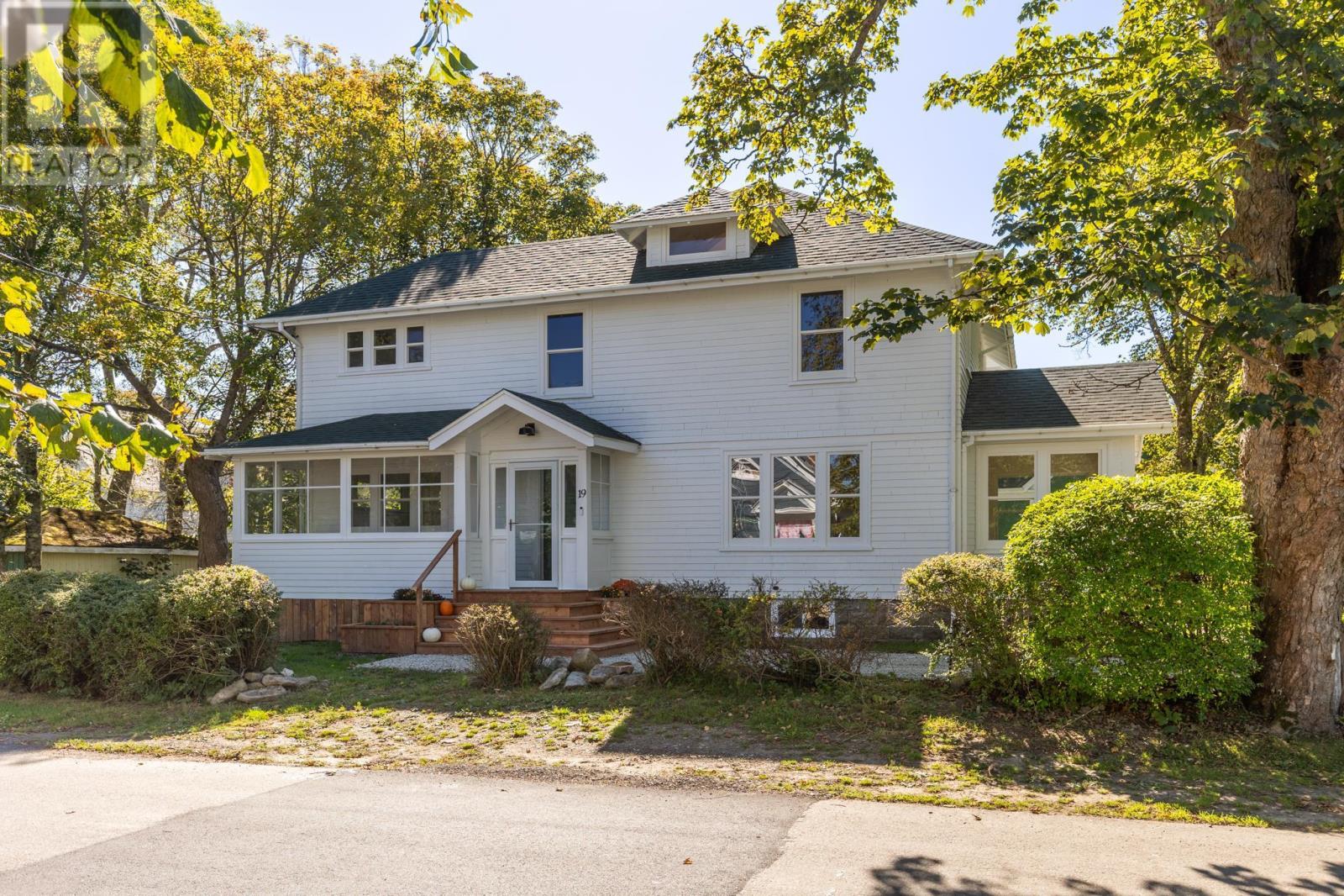 19 Cumberland Street, Yarmouth, Nova Scotia  B5A 5K4 - Photo 50 - 202525355