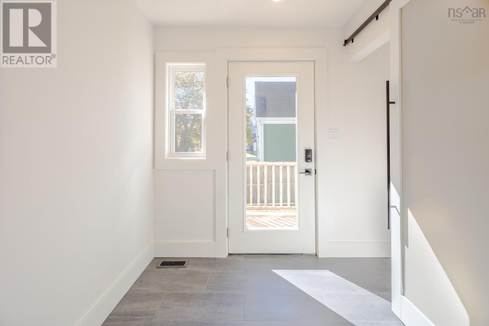 19 Cumberland Street, Yarmouth, Nova Scotia  B5A 5K4 - Photo 6 - 202525355