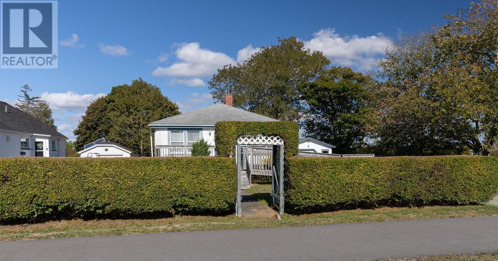 120 Parade Street, Yarmouth, Nova Scotia  B5A 3B7 - Photo 2 - 202525564