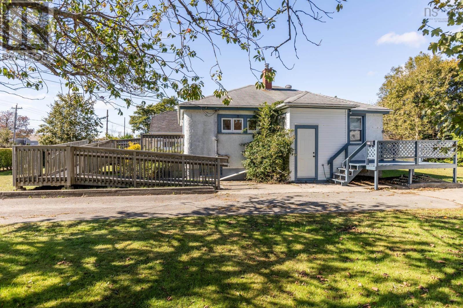 120 Parade Street, Yarmouth, Nova Scotia  B5A 3B7 - Photo 6 - 202525564