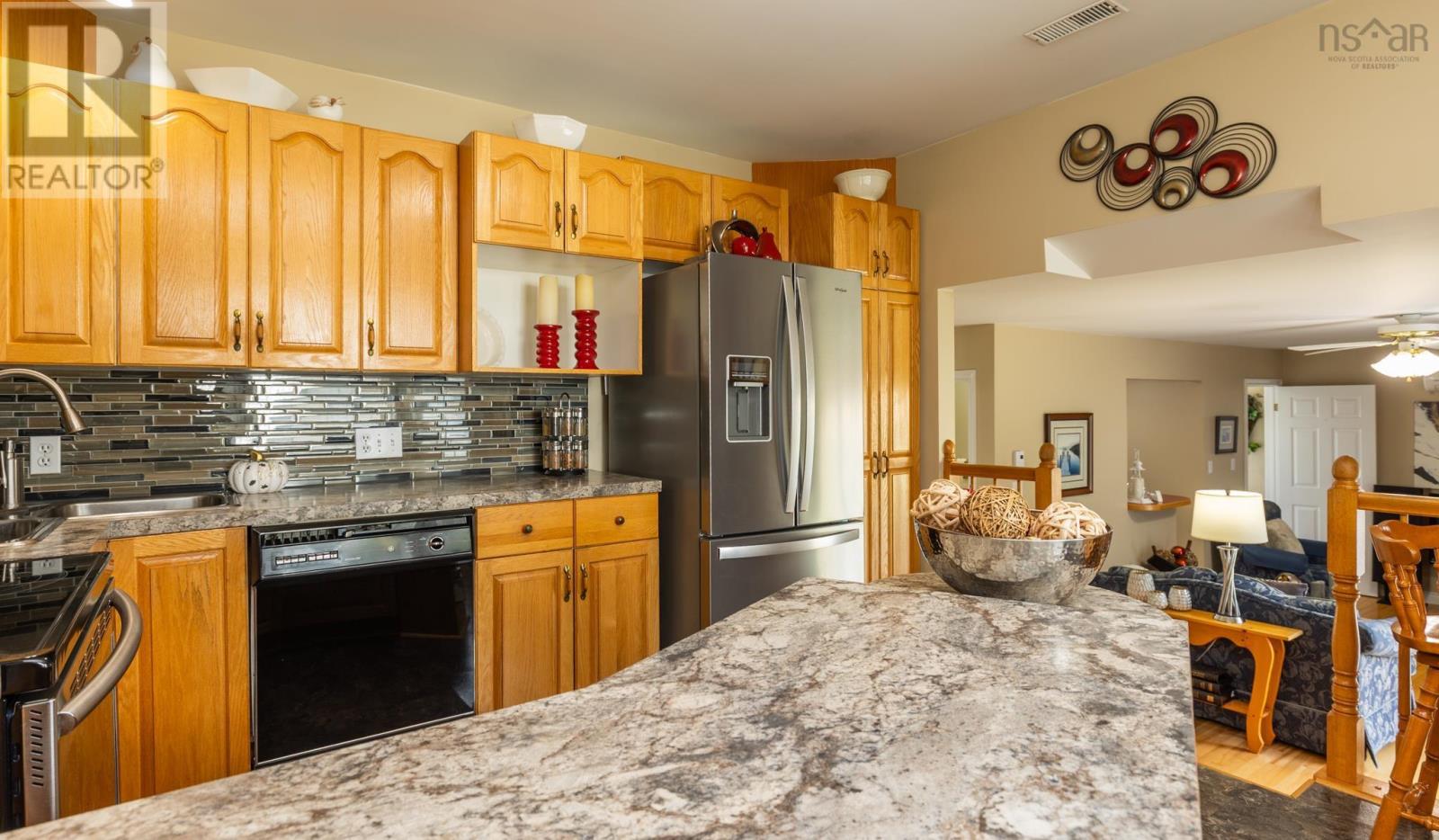 5 Placid Court, Yarmouth, Nova Scotia  B5A 4N5 - Photo 16 - 202525800