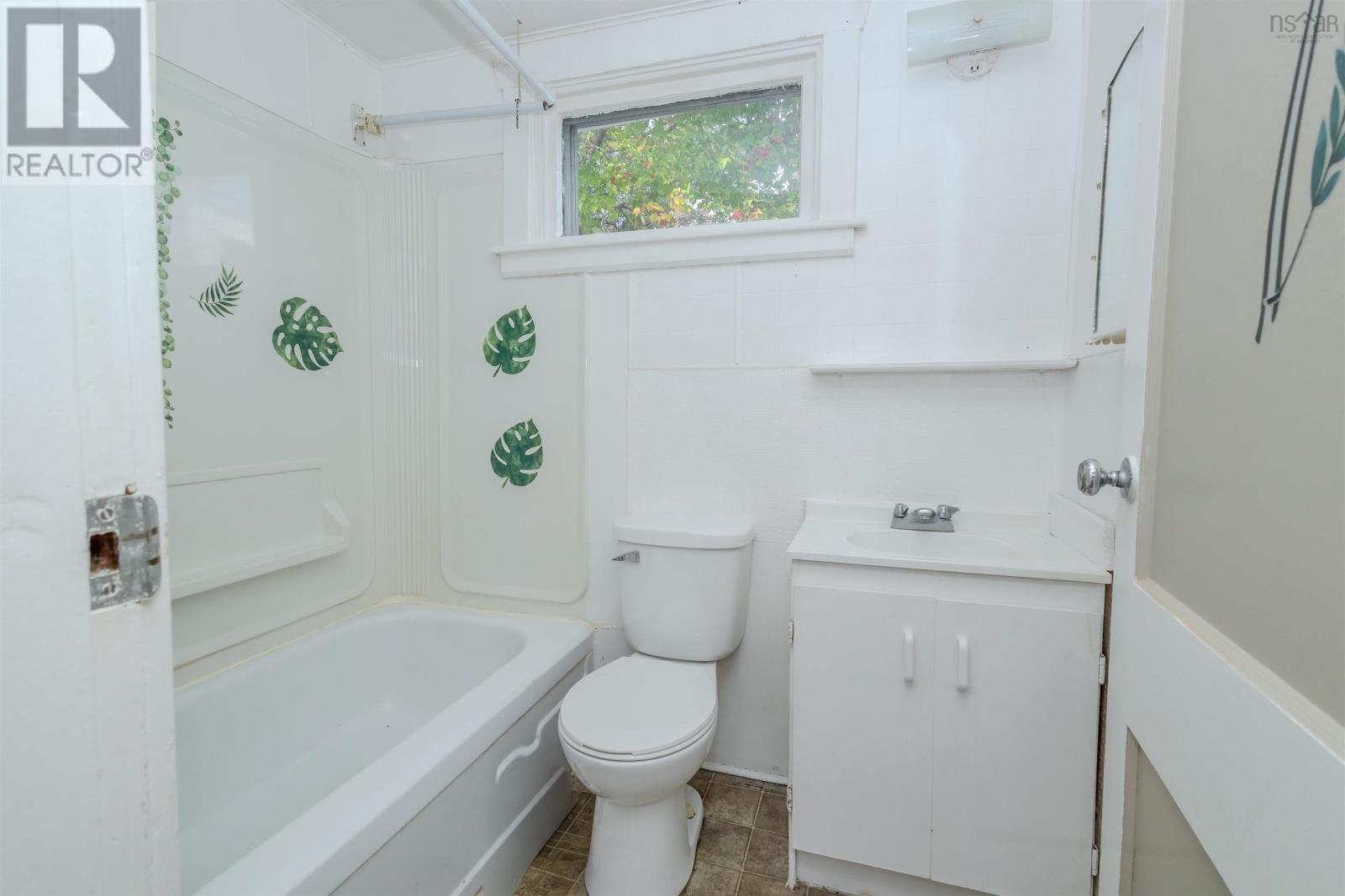 1284 George Street, Mira Road, Nova Scotia  B1P 1N2 - Photo 10 - 202525965