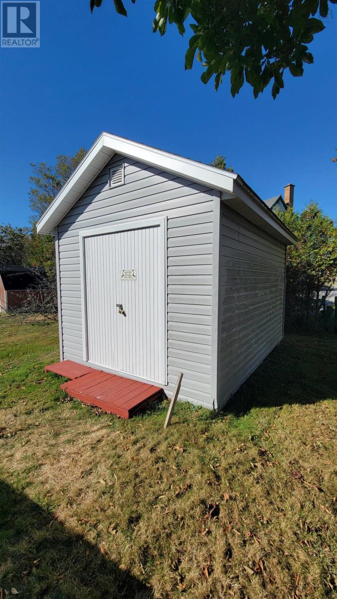 352 Pleasant Street, Yarmouth, Nova Scotia  B5A 2L2 - Photo 5 - 202526024