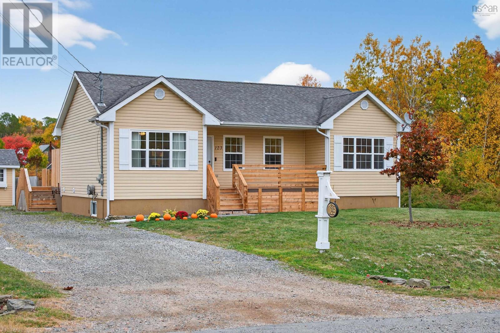 123 Barrington, Sydney Mines, Nova Scotia  B1V 1R1 - Photo 2 - 202526150