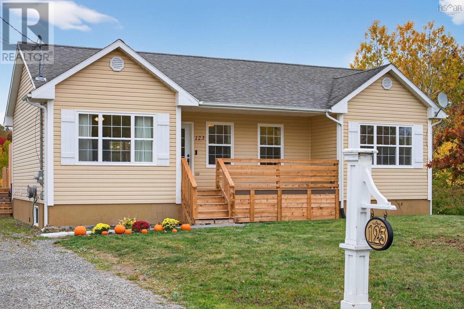 123 Barrington, Sydney Mines, Nova Scotia  B1V 1R1 - Photo 3 - 202526150