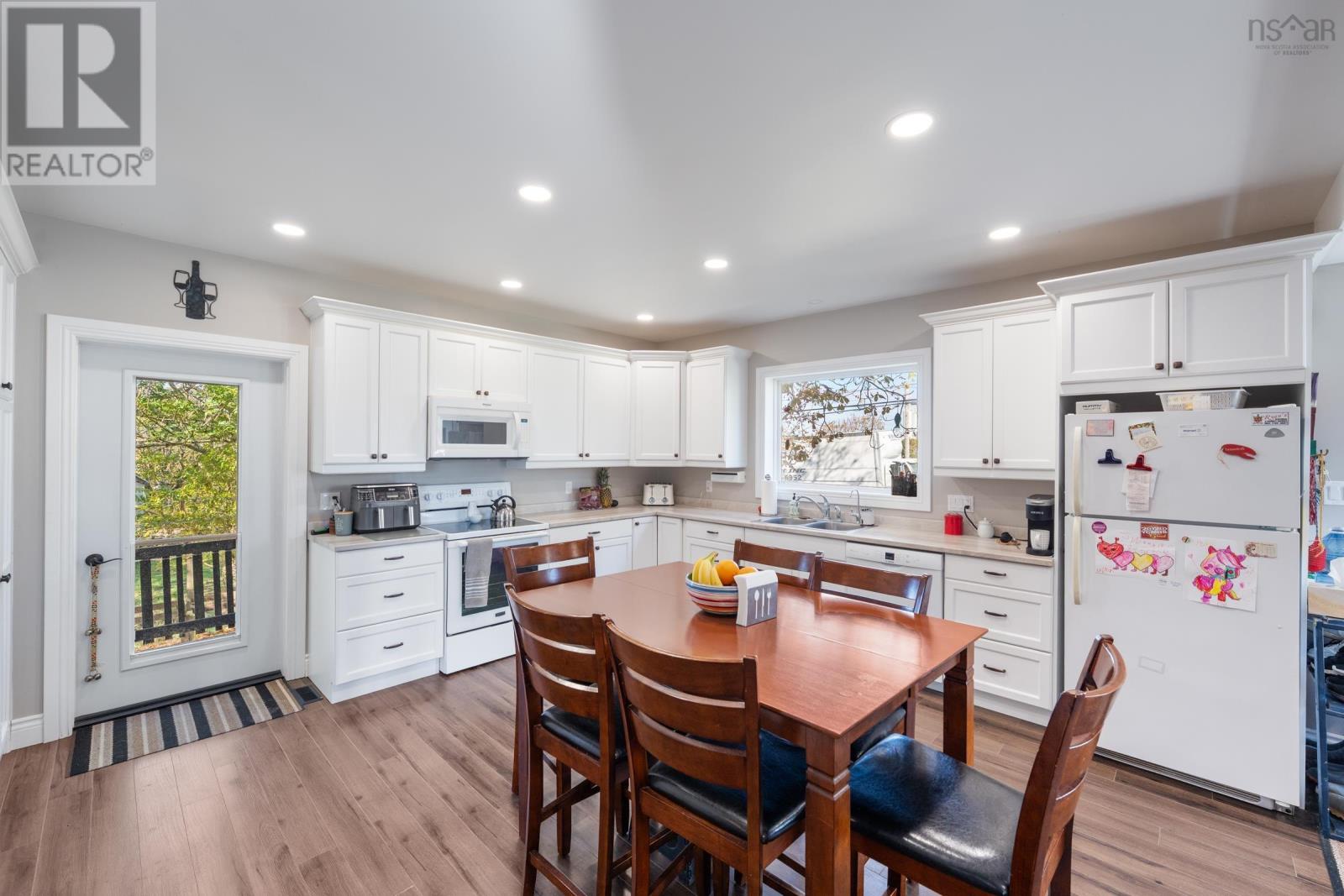 223-225 Forest Street, Yarmouth, Nova Scotia  B5A 5H4 - Photo 3 - 202526228