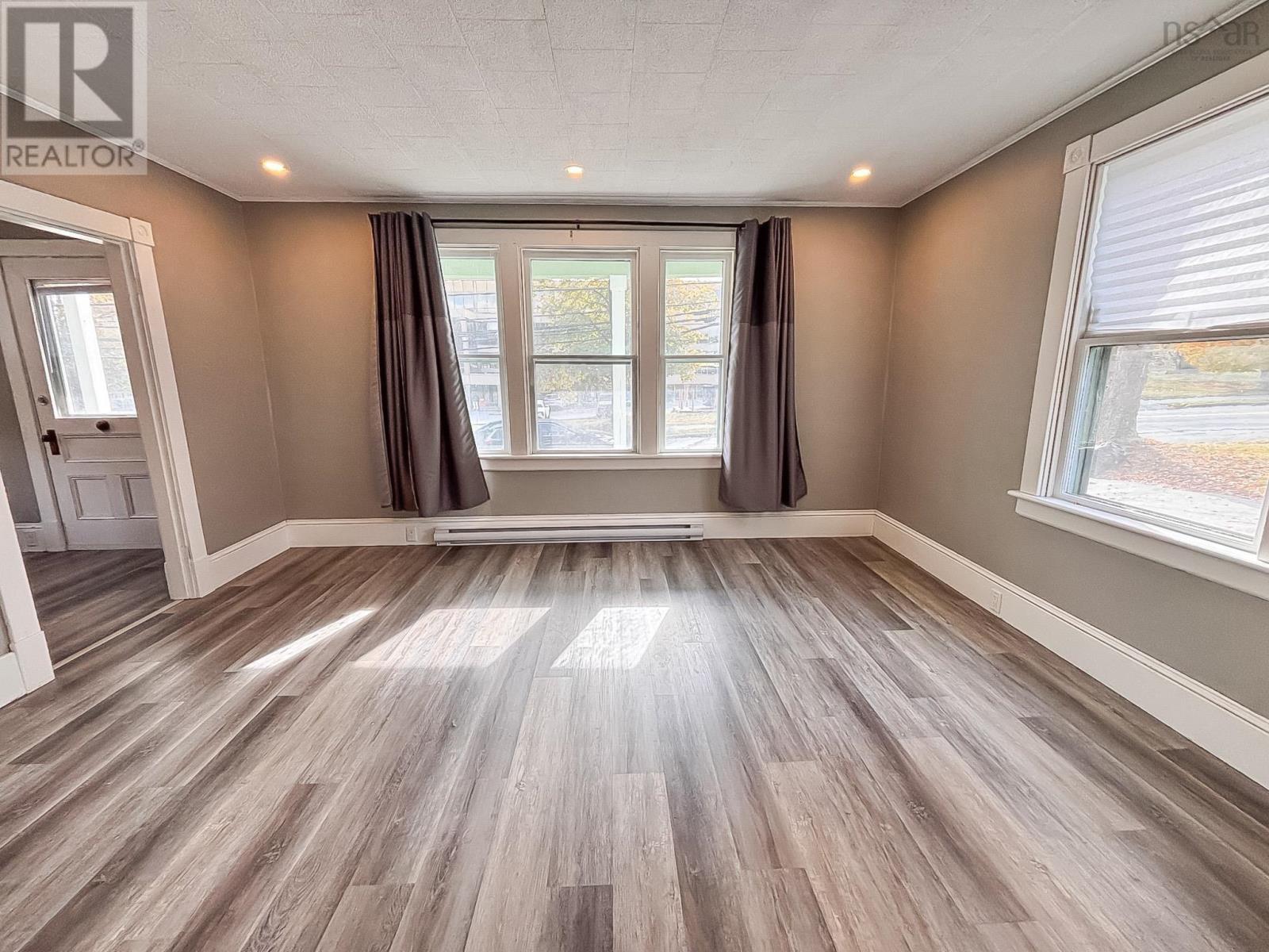 186 Dufferin Street, Bridgewater, Nova Scotia  B4V 2G7 - Photo 12 - 202526249