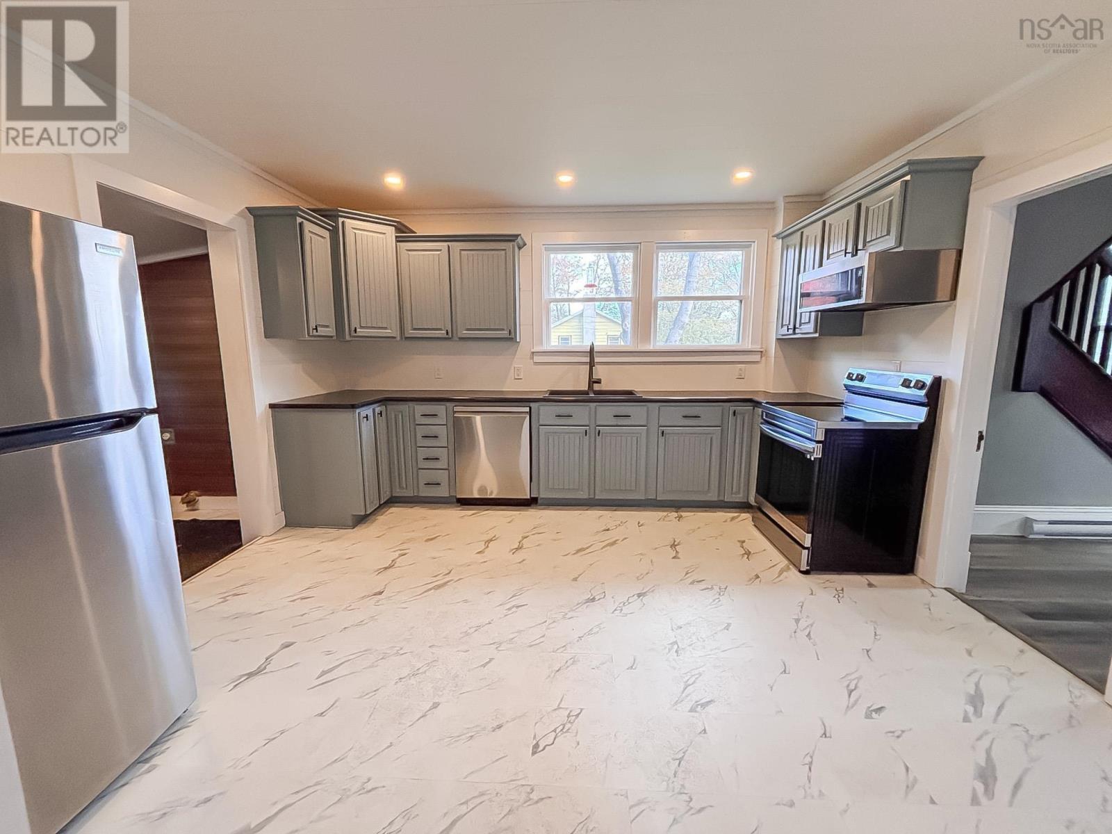 186 Dufferin Street, Bridgewater, Nova Scotia  B4V 2G7 - Photo 7 - 202526249