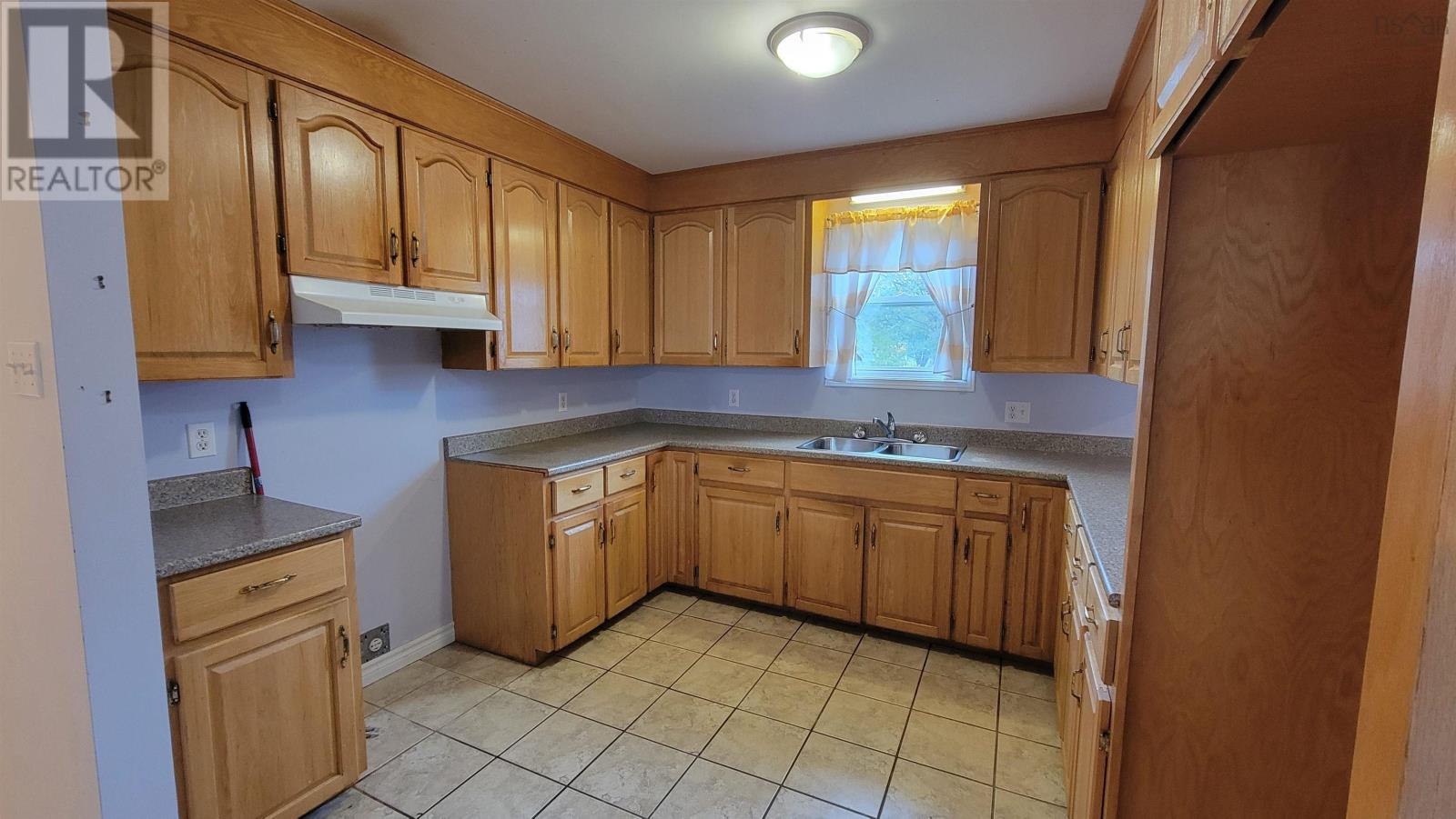 59 Clements Avenue, Yarmouth, Nova Scotia  B5A 2L8 - Photo 10 - 202526252