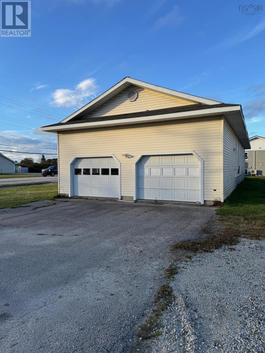59 Clements Avenue, Yarmouth, Nova Scotia  B5A 2L8 - Photo 4 - 202526252