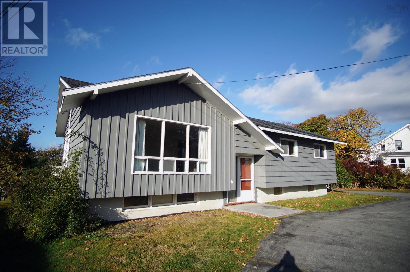 41 Howe Street, Lockeport, Nova Scotia  B0T 1L0 - Photo 2 - 202526582