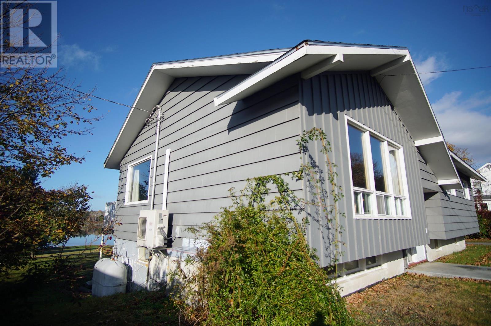41 Howe Street, Lockeport, Nova Scotia  B0T 1L0 - Photo 3 - 202526582