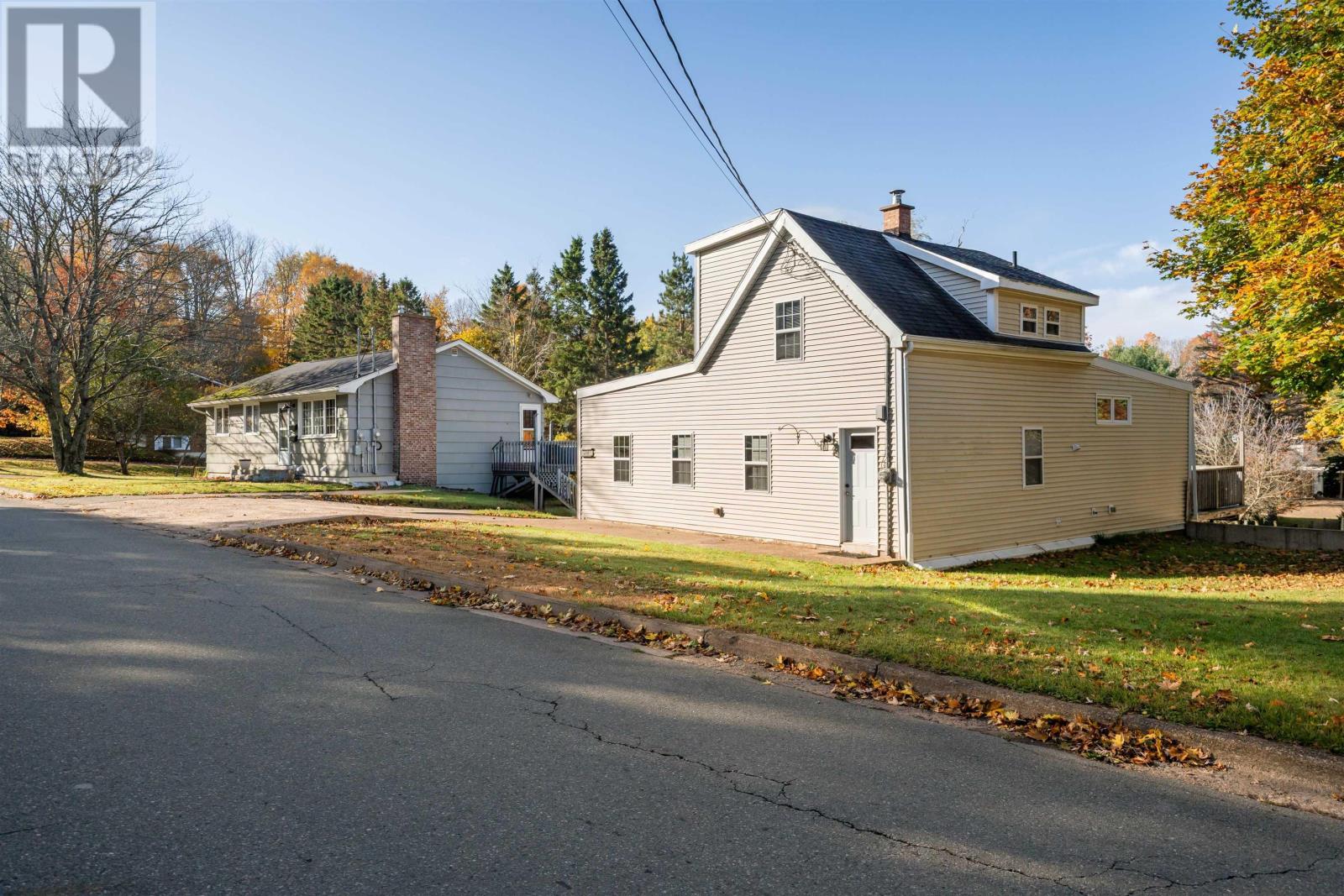 208 Pleasant Street, Truro, Nova Scotia  B2N 3S8 - Photo 2 - 202526659