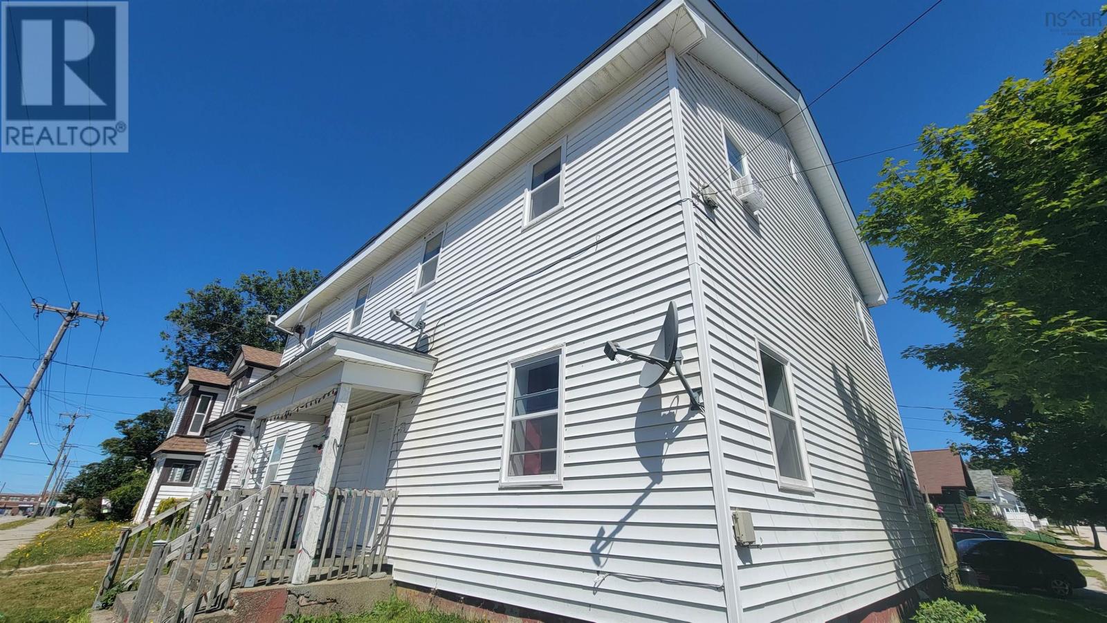 24-26 Parade Street, Yarmouth, Nova Scotia  B5A 3A7 - Photo 2 - 202526729