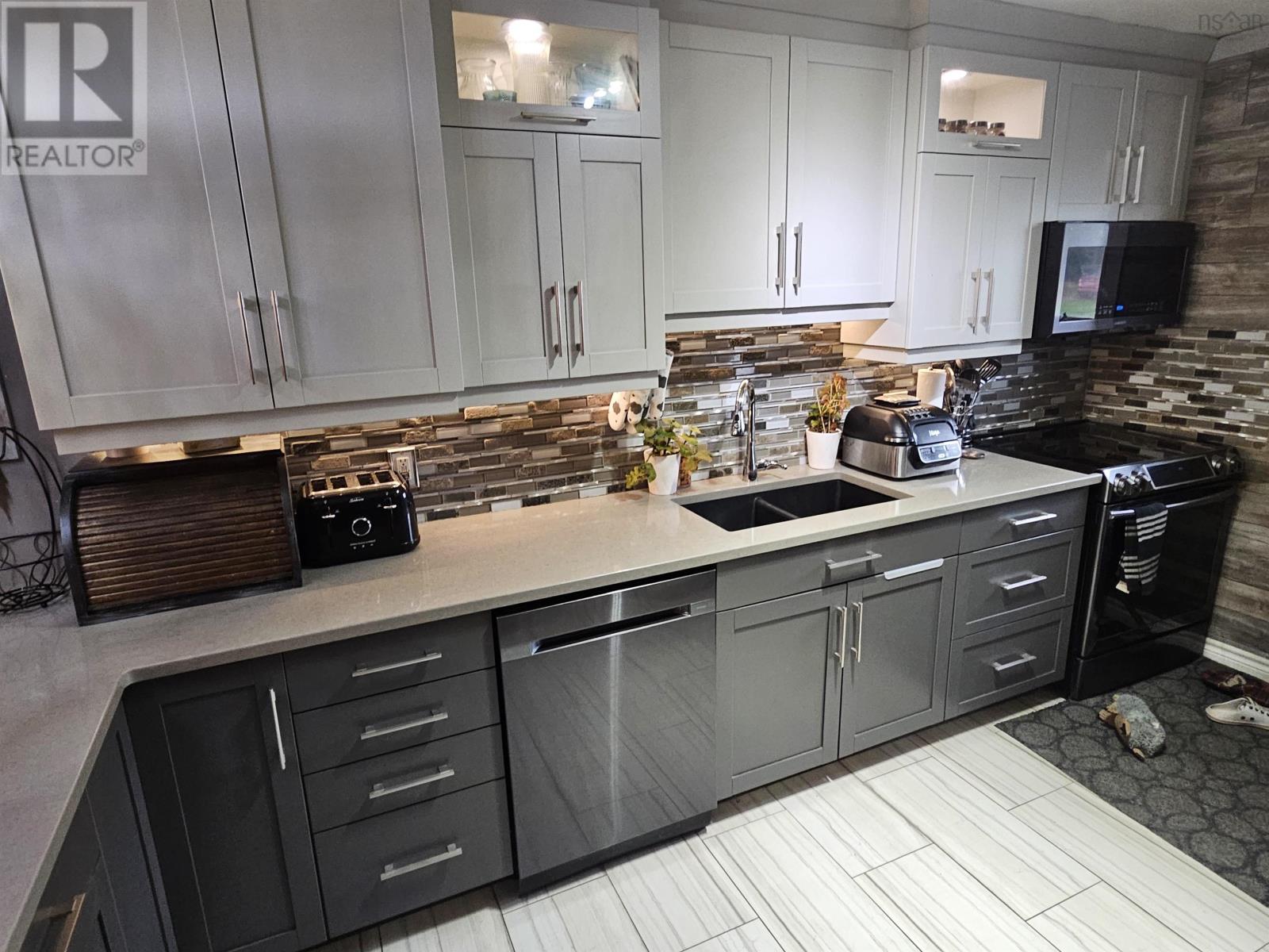 16 Rogers Avenue, Amherst, Nova Scotia  B4H 2J7 - Photo 13 - 202526968