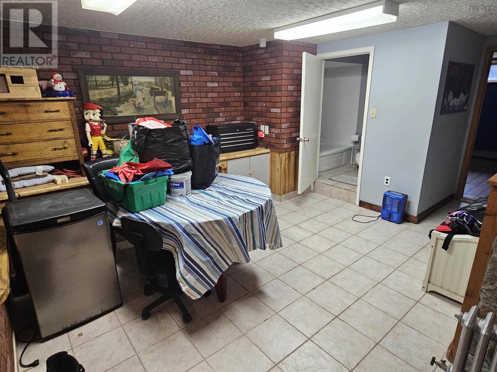 16 Rogers Avenue, Amherst, Nova Scotia  B4H 2J7 - Photo 27 - 202526968