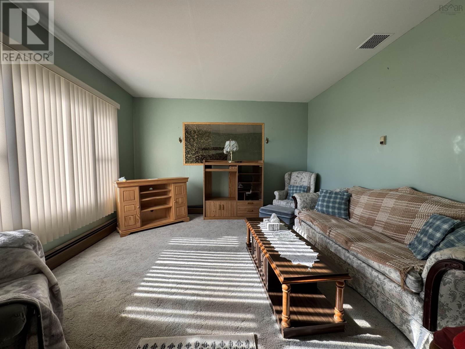 37 Kent Street, Louisbourg, Nova Scotia  B1C 1G2 - Photo 2 - 202527052