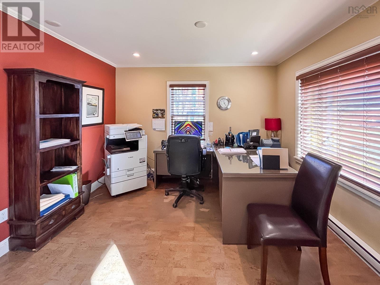 180 Dufferin Street, Bridgewater, Nova Scotia  B4V 2G7 - Photo 10 - 202527381