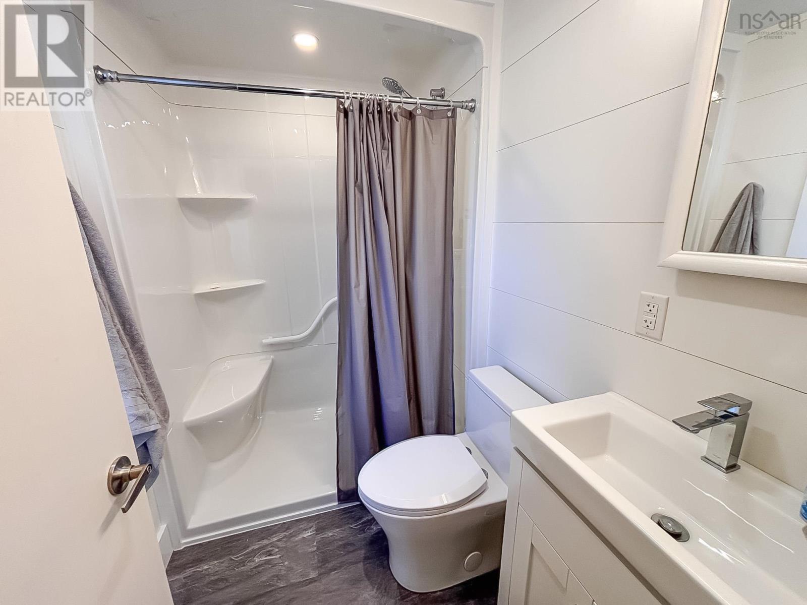 180 Dufferin Street, Bridgewater, Nova Scotia  B4V 2G7 - Photo 17 - 202527381