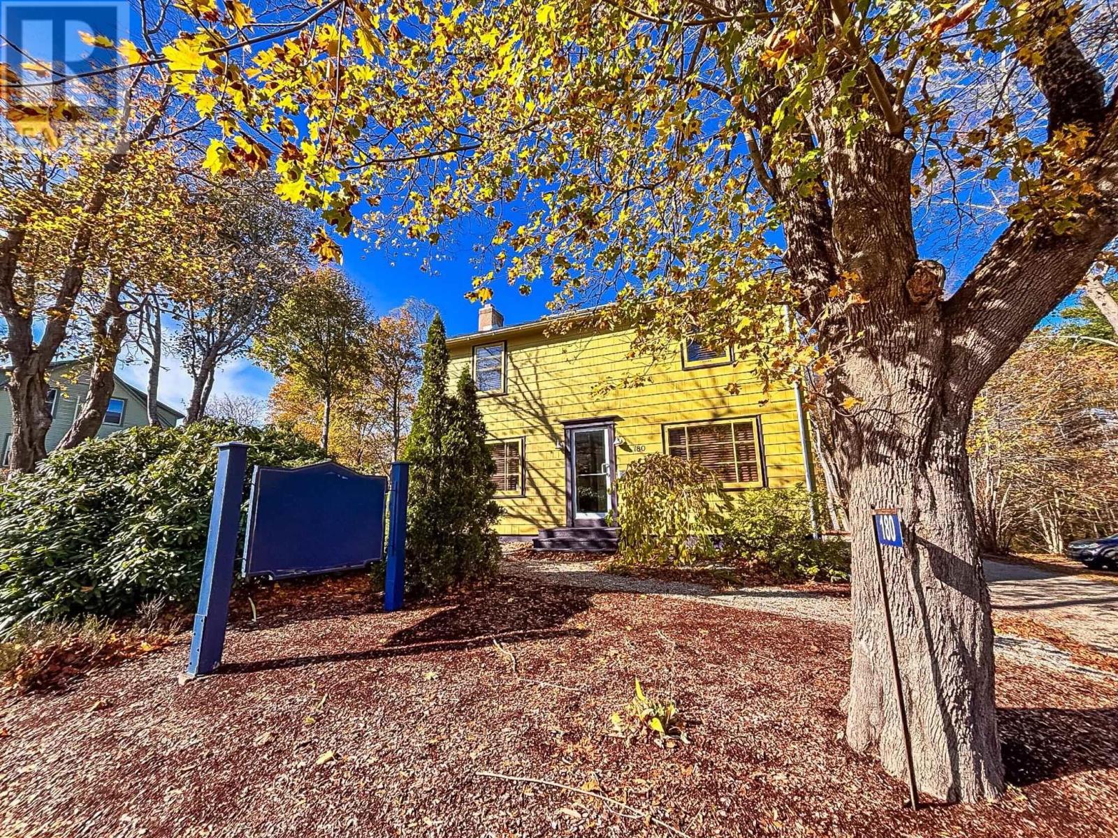 180 Dufferin Street, Bridgewater, Nova Scotia  B4V 2G7 - Photo 2 - 202527381