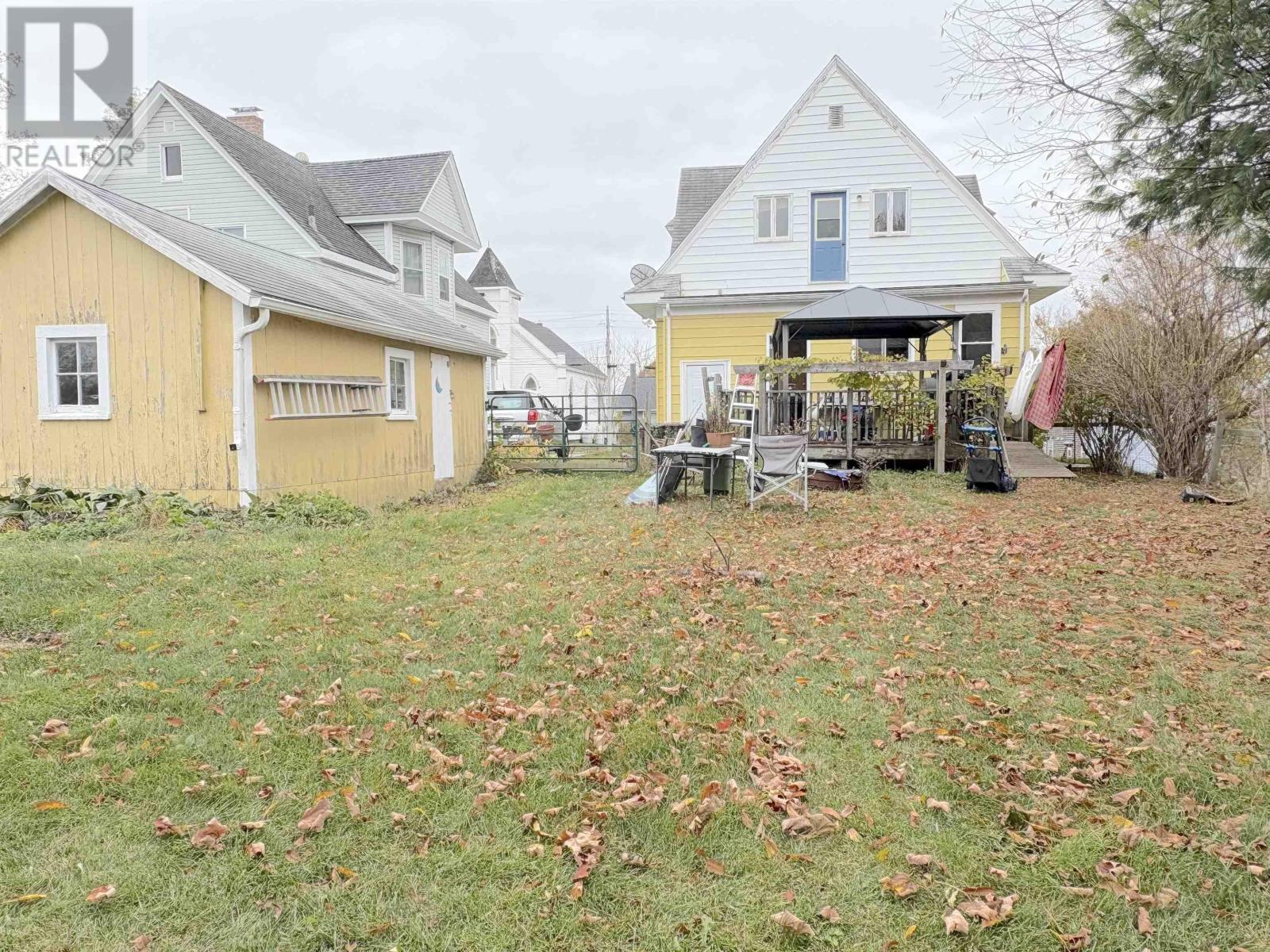 142 Mowatt Street, Shelburne, Nova Scotia  B0T 1W0 - Photo 5 - 202527448