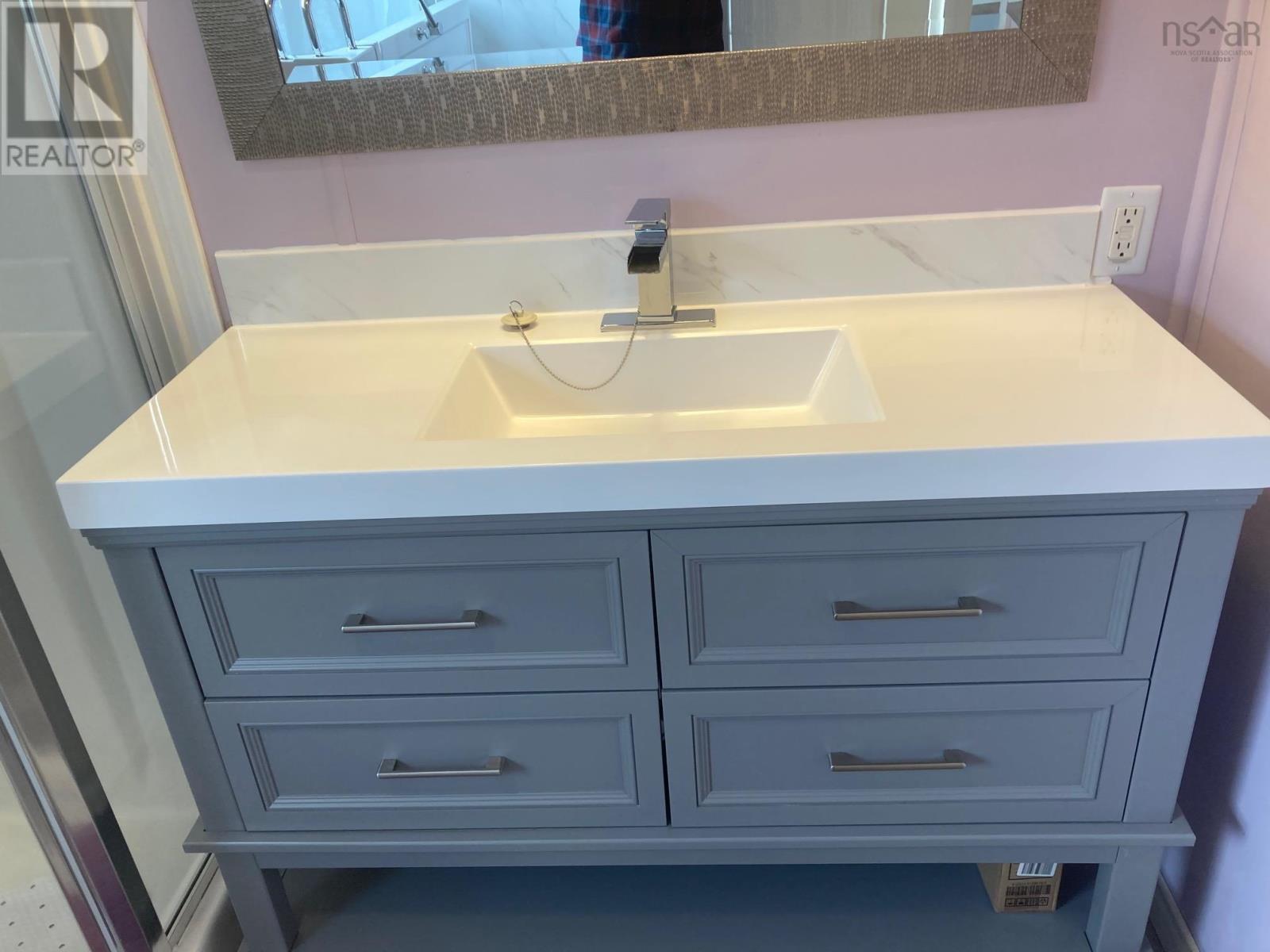 38 Sherbrooke Avenue, Bridgewater, Nova Scotia  B4V 4G1 - Photo 21 - 202527543