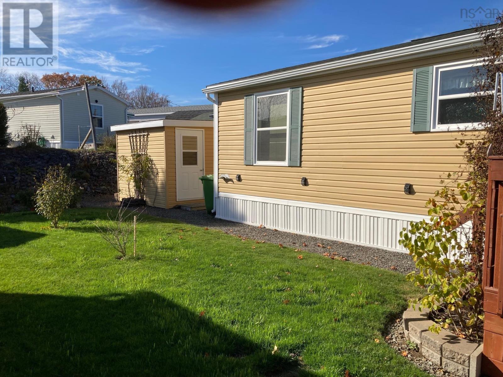 38 Sherbrooke Avenue, Bridgewater, Nova Scotia  B4V 4G1 - Photo 3 - 202527543