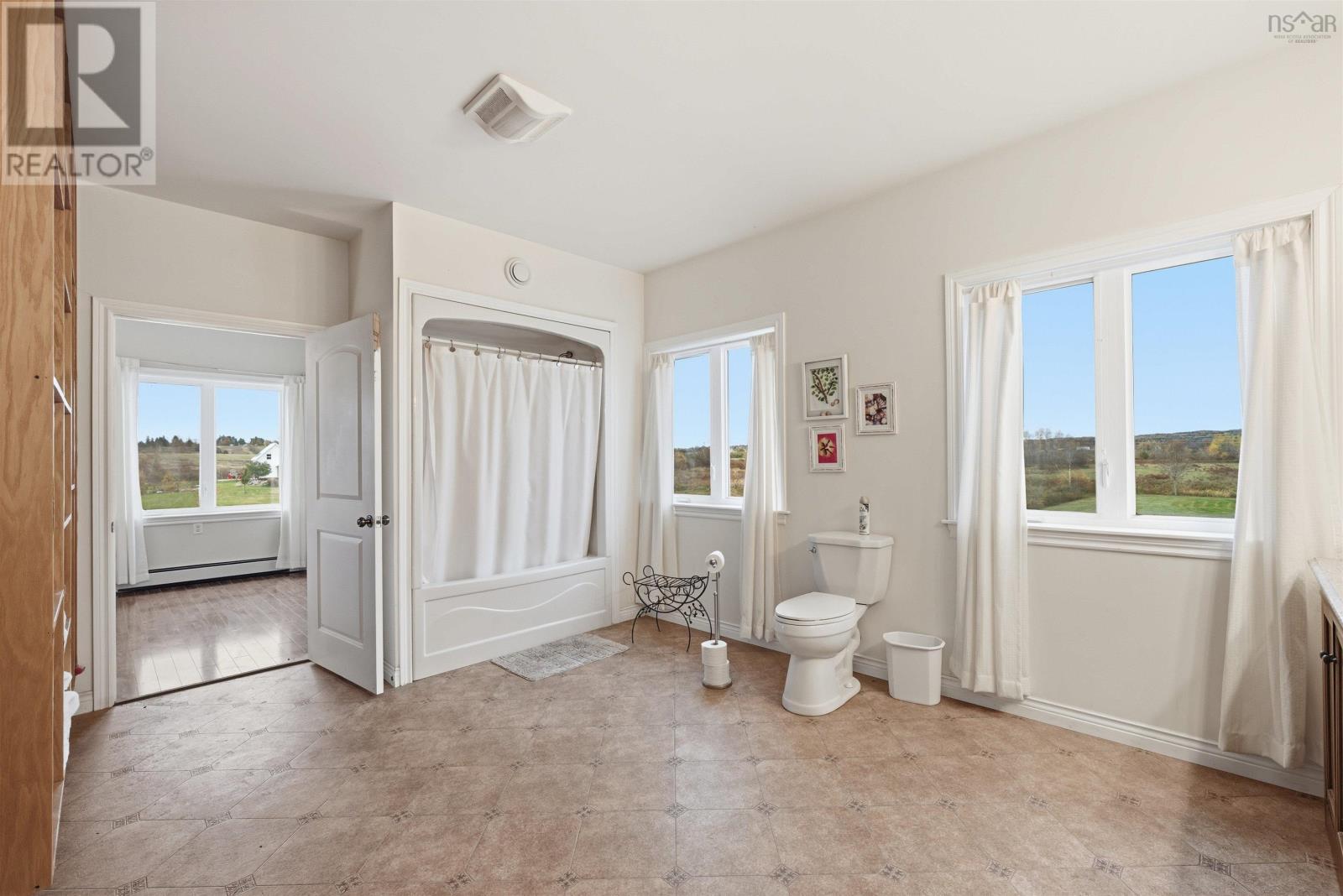 215 Cloverdale Drive, Martock, Nova Scotia  B0N 2T0 - Photo 6 - 202527548