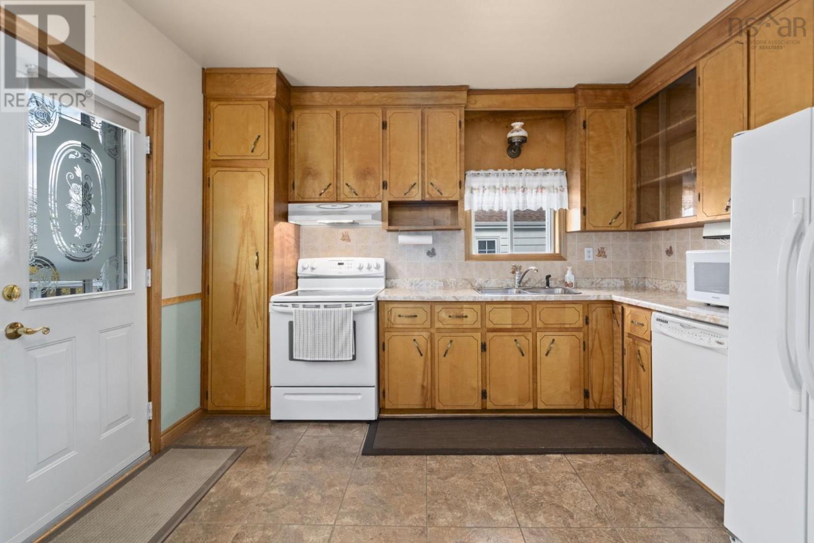 50 Forest Hill Drive, Halifax, Nova Scotia  B3M 1X5 - Photo 6 - 202527897