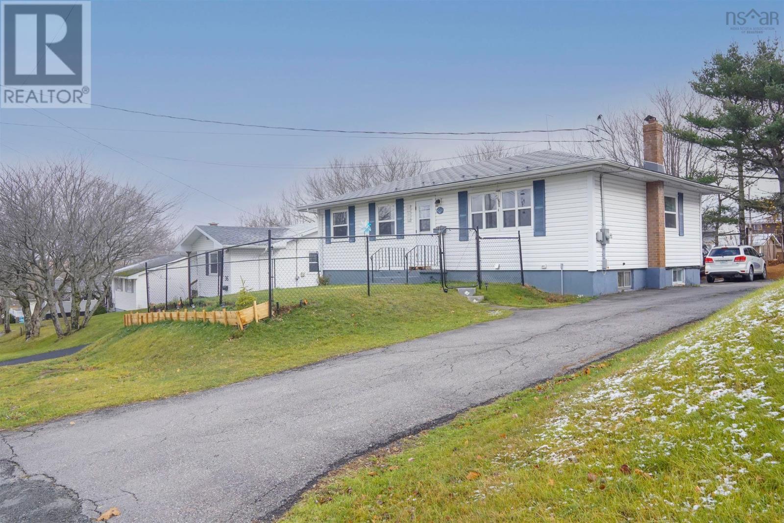 32 Common Street, Sydney, Nova Scotia  B1P 3L1 - Photo 2 - 202528477