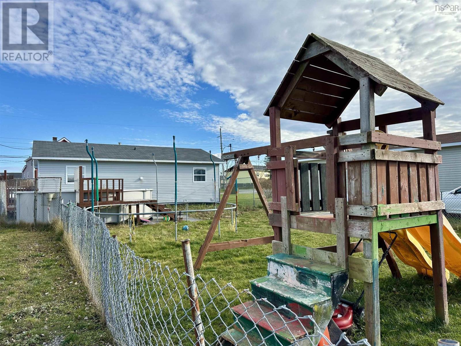 19 Peck Street, Sydney Mines, Nova Scotia  B1V 1V2 - Photo 3 - 202528549